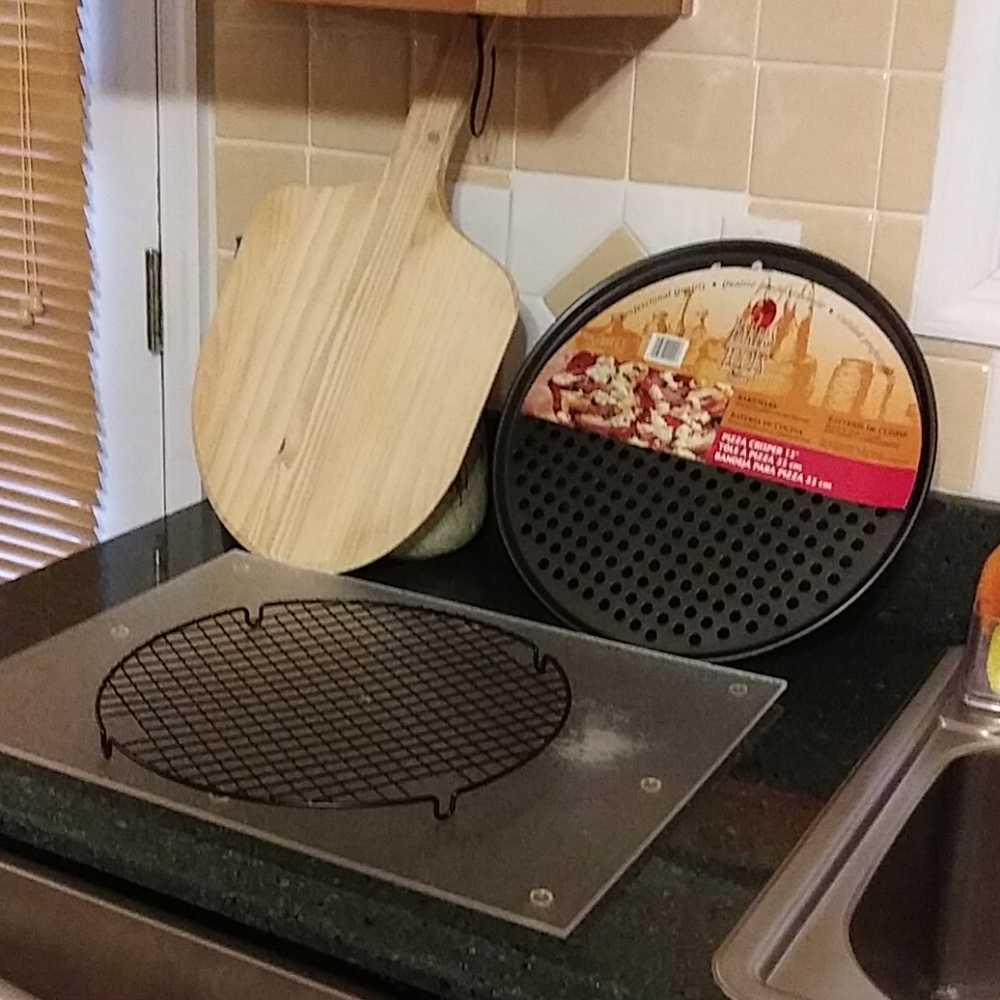 Three Pcs.Pizza Pan, Board & Rack. - Picture 6 of 11